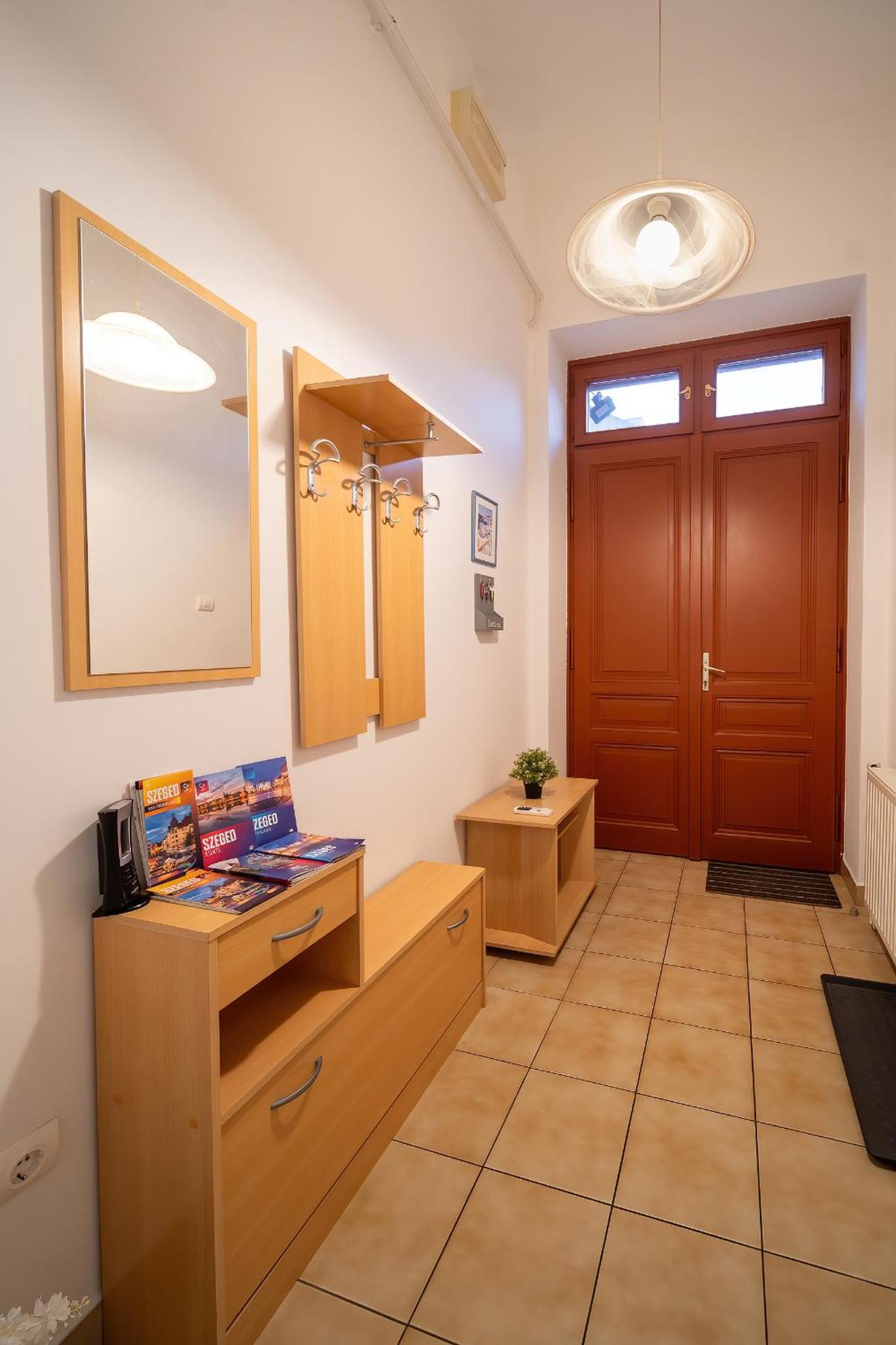 Tomka Apartman Szeged Exterior photo